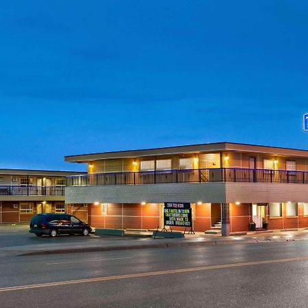 Travelodge By Wyndham Dawson Creek Zewnętrze zdjęcie