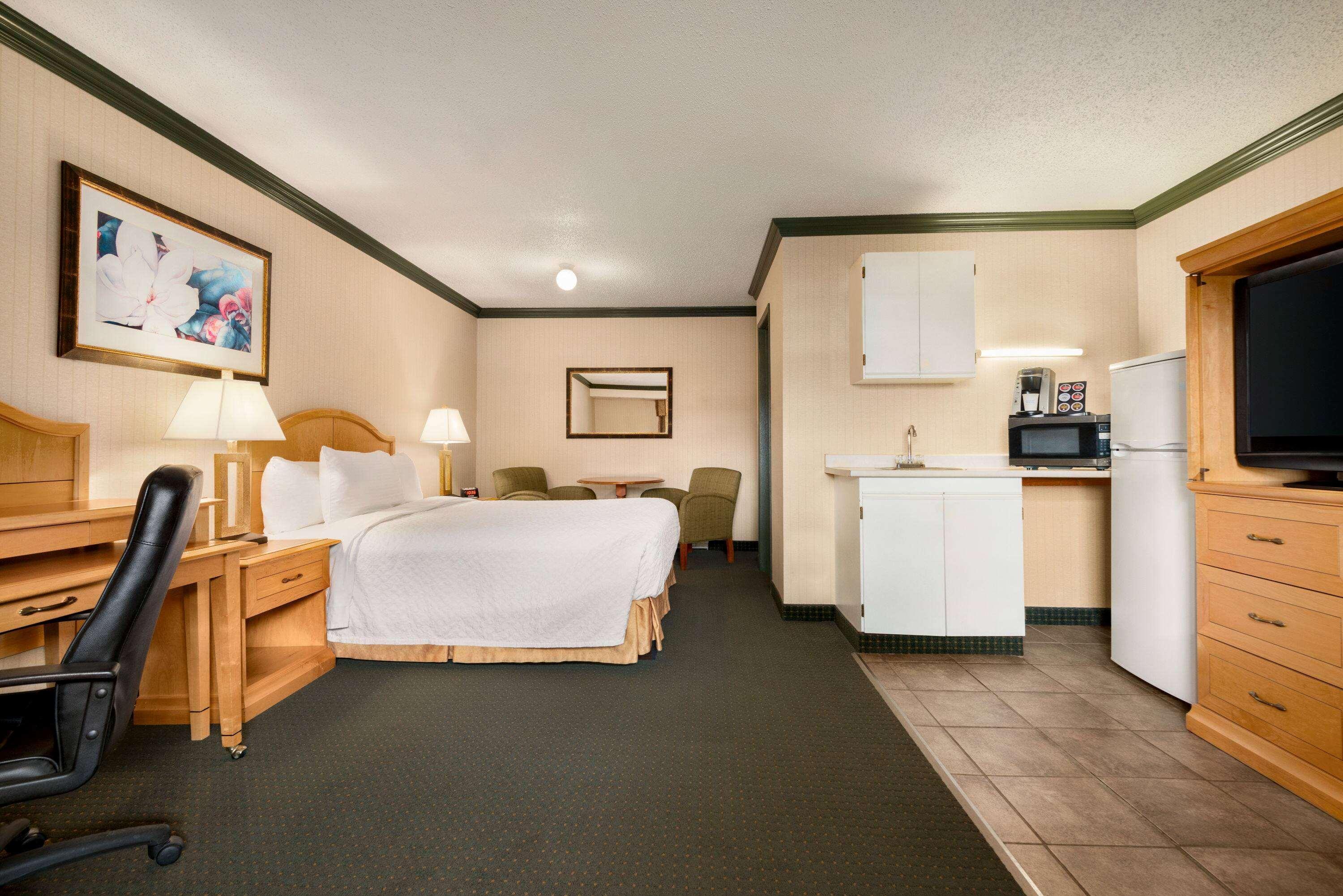 Travelodge By Wyndham Dawson Creek Zewnętrze zdjęcie